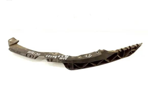 Skoda Octavia Mk2 (1Z) Front bumper mounting bracket 1Z0807183D