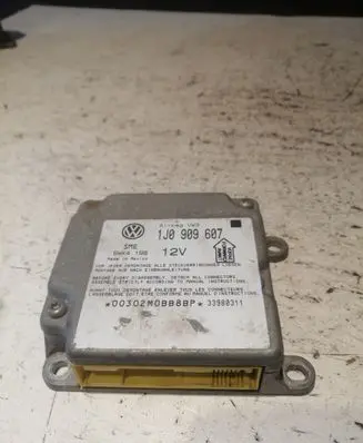 Volkswagen PASSAT B5 Airbag control unit/module 1J0909607