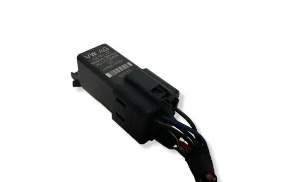 Volkswagen Tiguan Glow plug pre-heat relay 04L907281