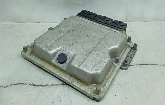 Renault Megane II Engine control unit/module 8200153946