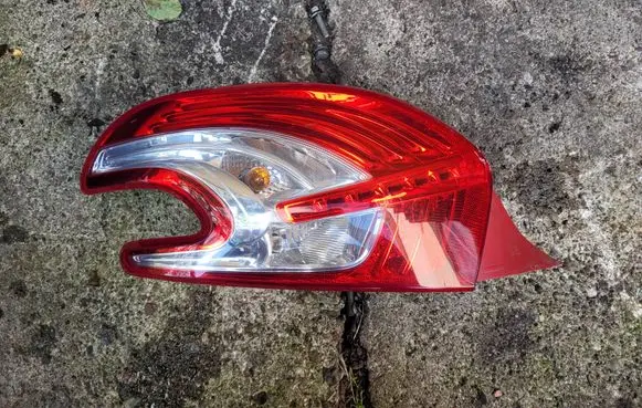 Peugeot 208 Rear/tail lights 9672628280