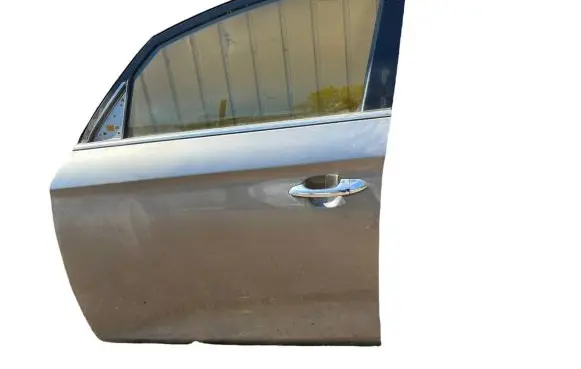 KIA Carens III Front door