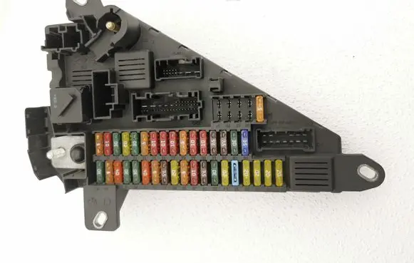 BMW 5 E60 E61 Fuse module 690661901