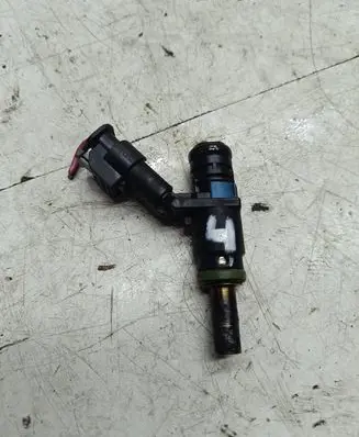 Audi Q7 4M Fuel injector 06E905531A 05E085D