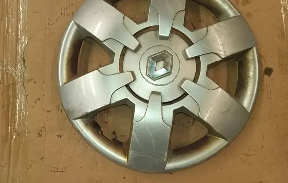 Renault Master III R16 wheel hub/cap/trim 403150037R