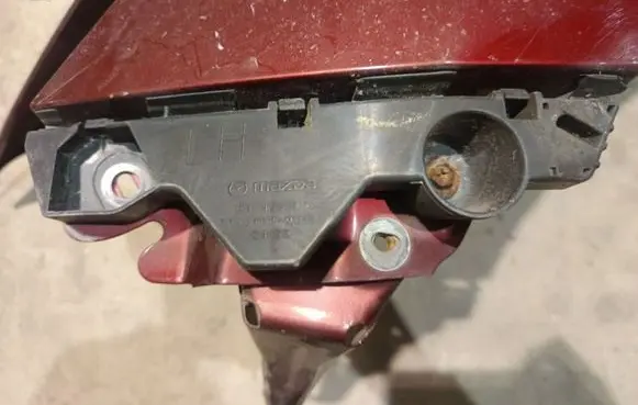 Front bumper mounting bracket