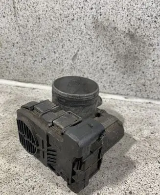 Volkswagen Golf V Throttle valve 03C133062A