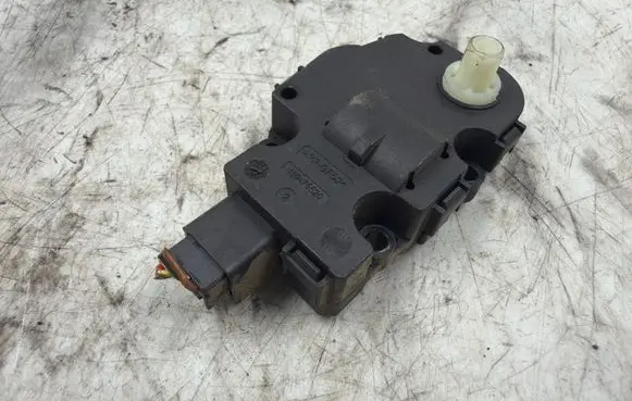 Audi A4 S4 B8 8K Air flap motor/actuator 410475520