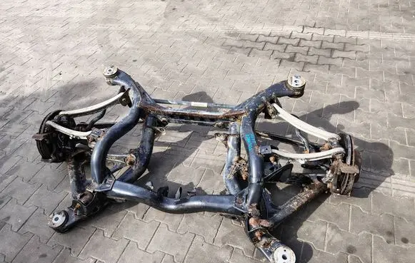 Volkswagen Touareg I Rear axle beam 