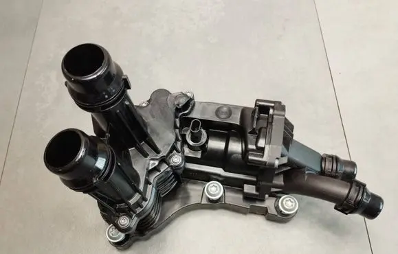 Volkswagen Touran III Thermostat 05L121111Q