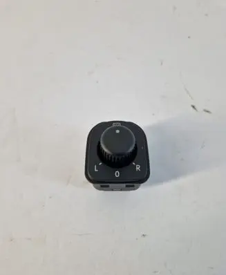 Wing mirror switch