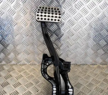 Mercedes-Benz E A207 Brake pedal 