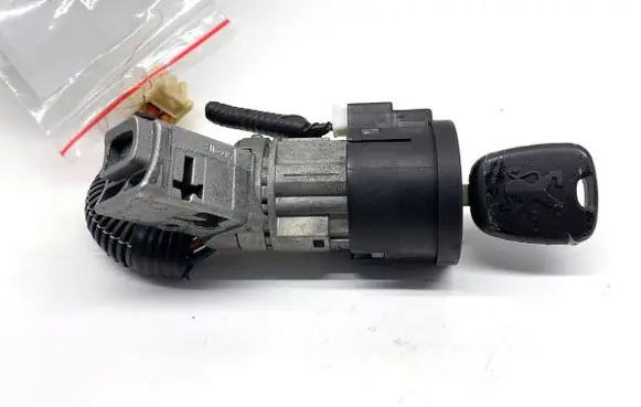 Peugeot 107 Ignition lock N0502198
