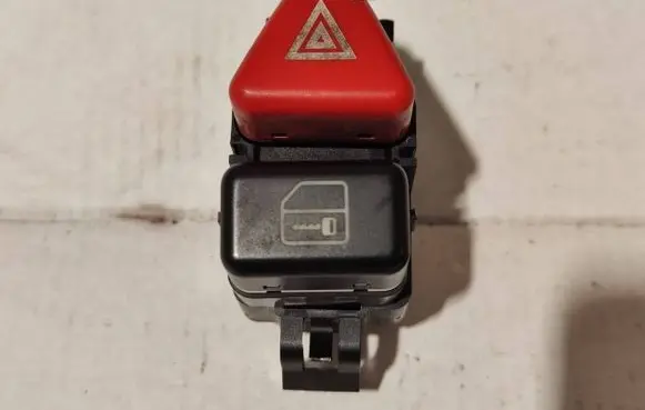 Mercedes-Benz A W168 Hazard light switch A1688201210 33019001