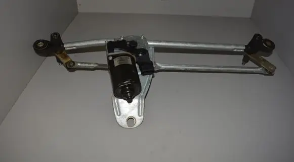 BMW X5 E53 Front wiper linkage 7046571