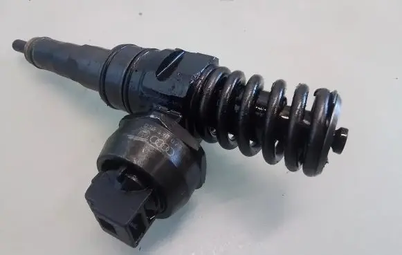 Audi A4 S4 B7 8E 8H Fuel injector 038130073AR