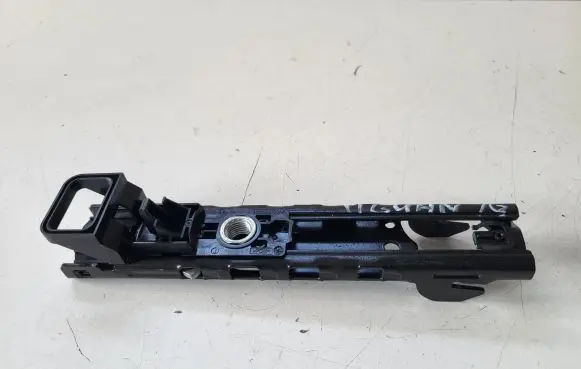 Volkswagen Tiguan Seat belt height adjuster 4M0857819