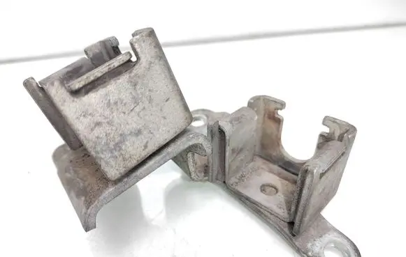 Mitsubishi Outlander Gear shift cable bracket 