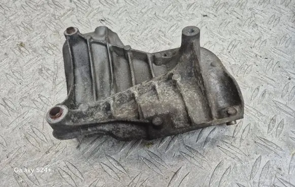 BMW 3 E90 E91 A/C compressor mount bracket 7556836 64557556836