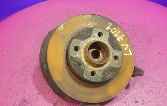 Volkswagen Golf III Front wheel hub spindle knuckle