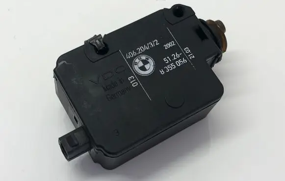 Fuel tank cap lock motor