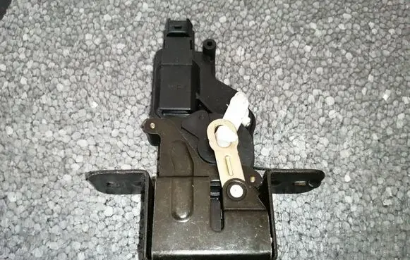 KIA Sorento Tailgate window lock/catch/latch 871303E000