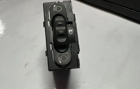 Renault Megane I Headlight level height control switch 7700841235B