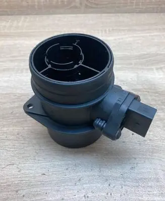 Volkswagen PASSAT B6 Mass air flow meter 074906461B 0281002461