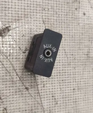 BMW X5 E70 Cigarette lighter front 9237655 84109237655 61346930561