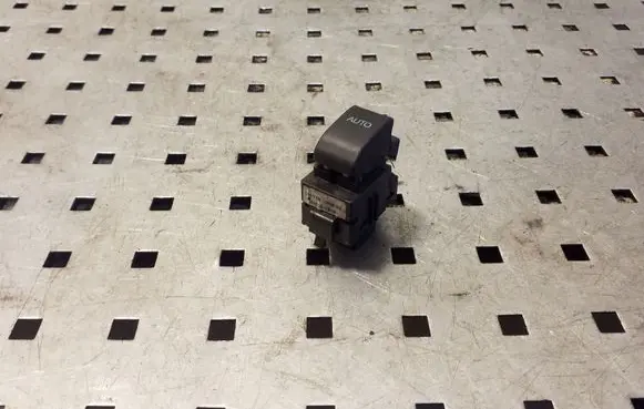 Toyota Corolla E120 E130 Electric window control switch 8481002041