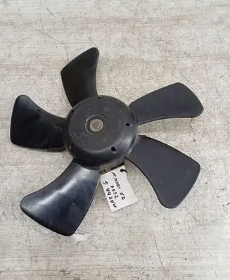 Radiator cooling fan shroud