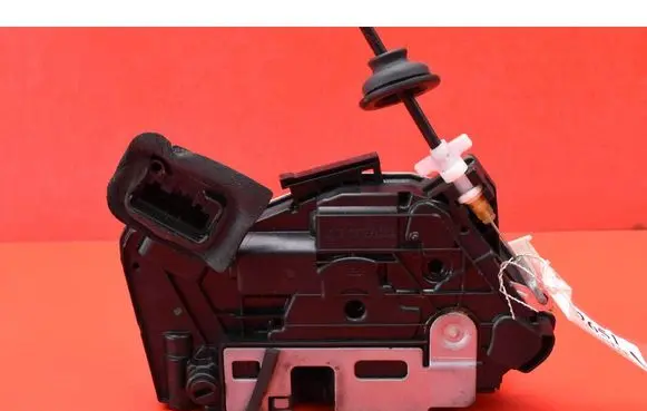 Seat Toledo I (1L) Rear door lock 5E0839015C