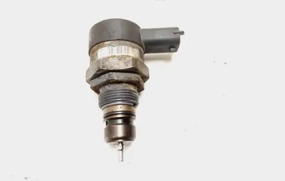 Volvo XC90 Fuel pressure regulator 30777576