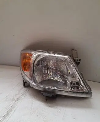 Toyota Hilux (AN10, AN20, AN30) Headlight/headlamp 1368