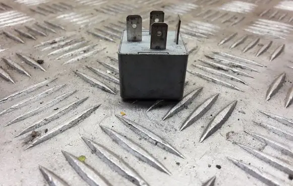 Volkswagen Golf IV Other relay 141951253B 20240072