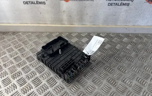 Volkswagen PASSAT B6 Fuse module 3C0937125 12354906