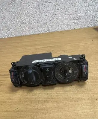 Mercedes-Benz E W210 Interior fan control switch 2108302885 D9173