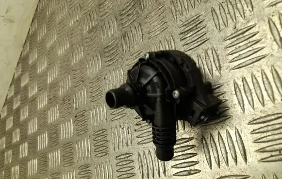 BMW 5 G60 G61 Webasto circulation pump for autonomous heater 8841074