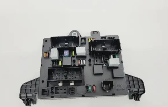 Opel Zafira C Fuse module 13449202