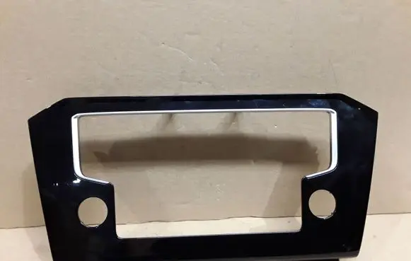 Radio/GPS head unit trim