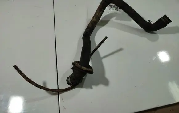 Volkswagen PASSAT B5 Engine coolant pipe/hose