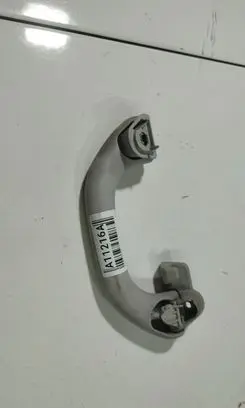 Volkswagen Polo IV 9N3 Rear interior roof grab handle 