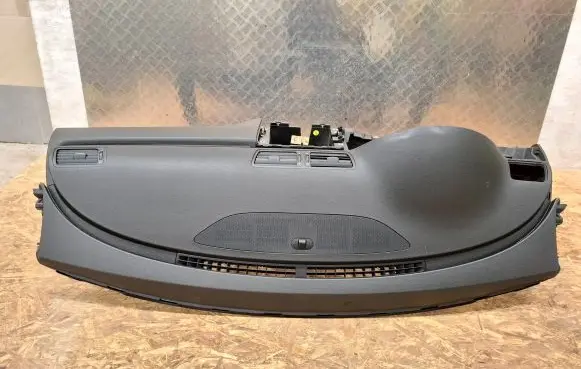 Volkswagen PASSAT CC Dashboard 3C1857004K 21102008 0843351862