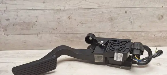 Hyundai Tucson JM Accelerator throttle pedal 327262E300