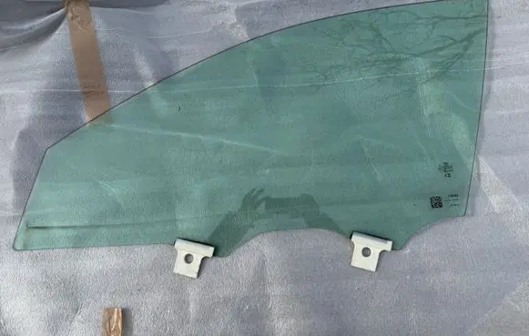 Volkswagen PASSAT B9 Front door window glass four-door 3J0845021