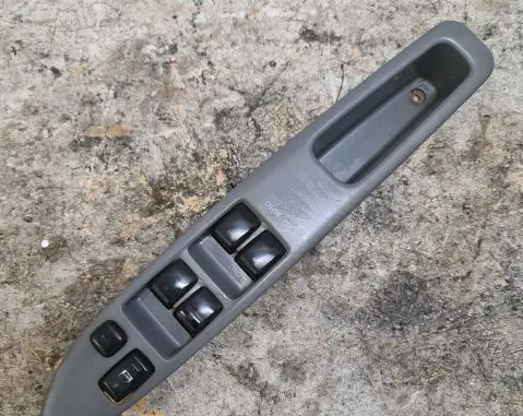 Toyota Avensis Verso Electric window control switch
