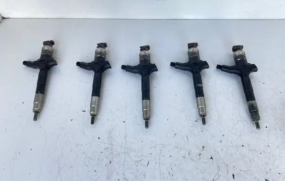 Saab 9-5 Fuel injectors set 095000036 0800