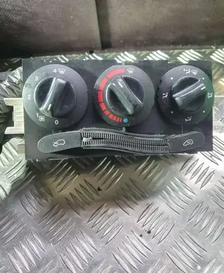 Mercedes-Benz A W168 Climate control unit 1688300385 0102099
