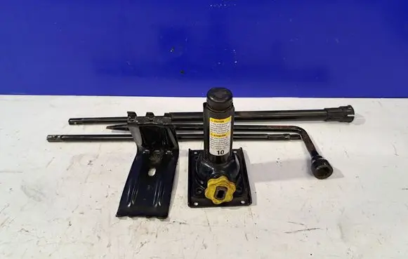Chevrolet Tahoe Tool set 15171999
