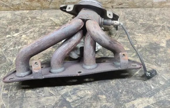 Nissan Tiida C11 Exhaust manifold